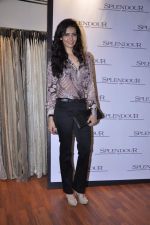 Karishma Tanna at Splendour collection launch hosted by Nisha Jamwal in Mumbai on 27th Nov 2012 (101).JPG
